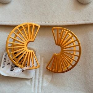 Archived Khoi Miru Gold Geometric Earrings- Small